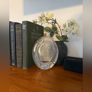 Ribbed Oval Glass Frame